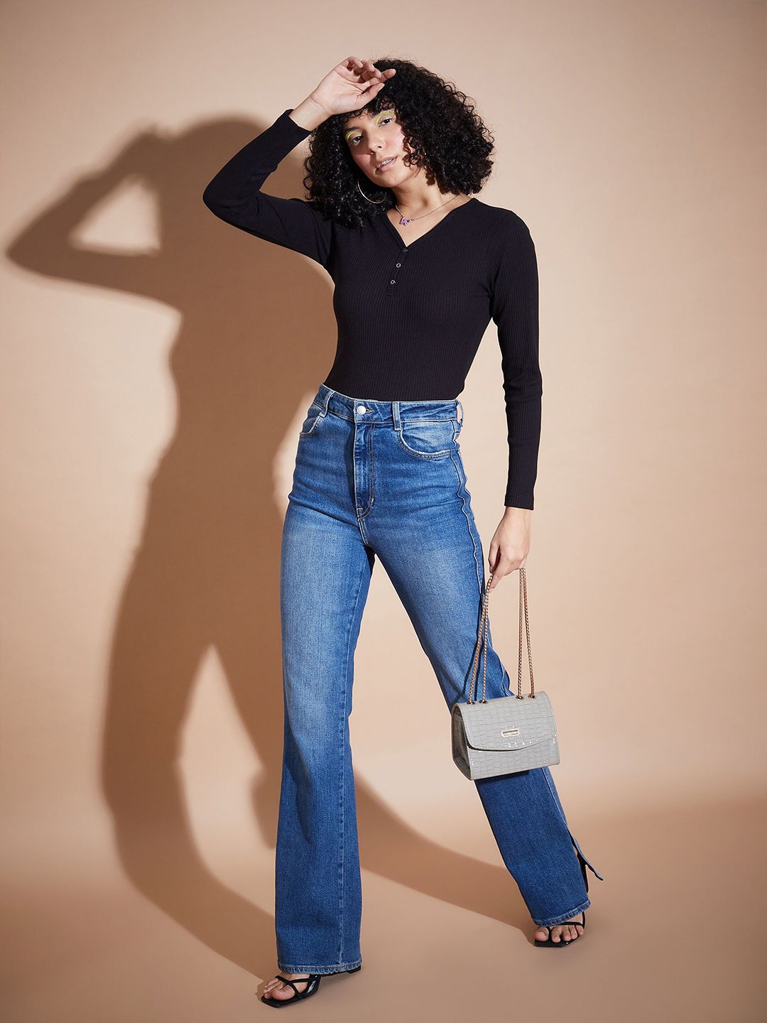 SASSAFRAS BASICS Ribbed V-Neck Fitted Top