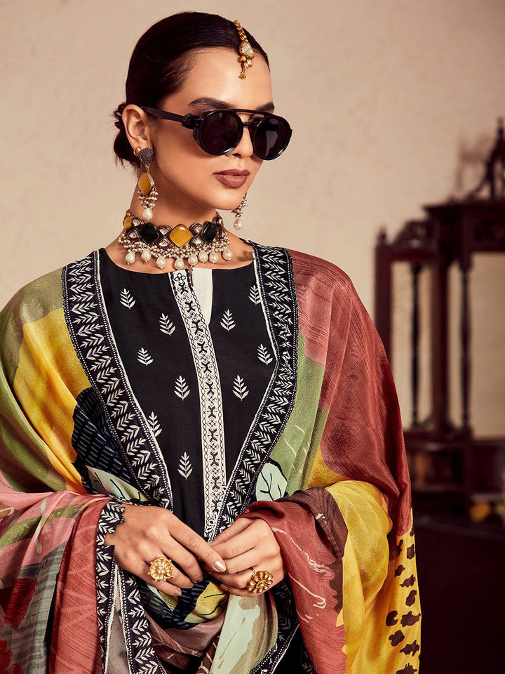 Indo Era Women Floral Printed Regular Thread Work Kurta Trousers With Dupatta