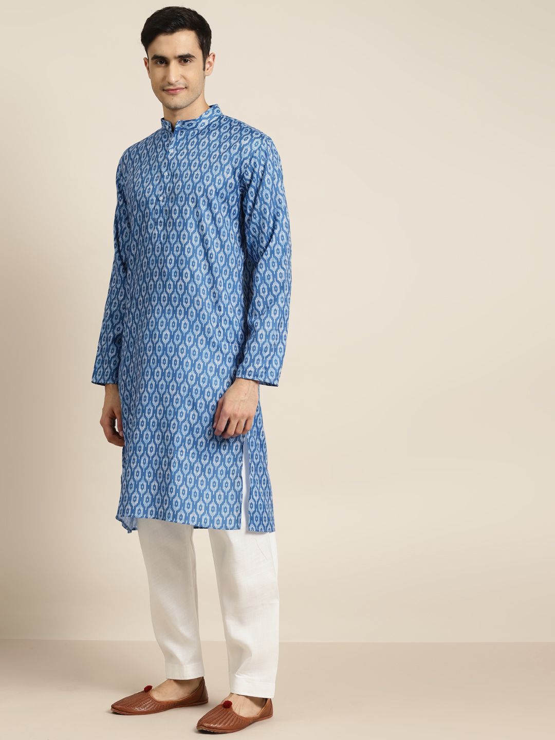 SOJANYA Men Blue & White Geometric Printed Straight Pure Cotton Kurta