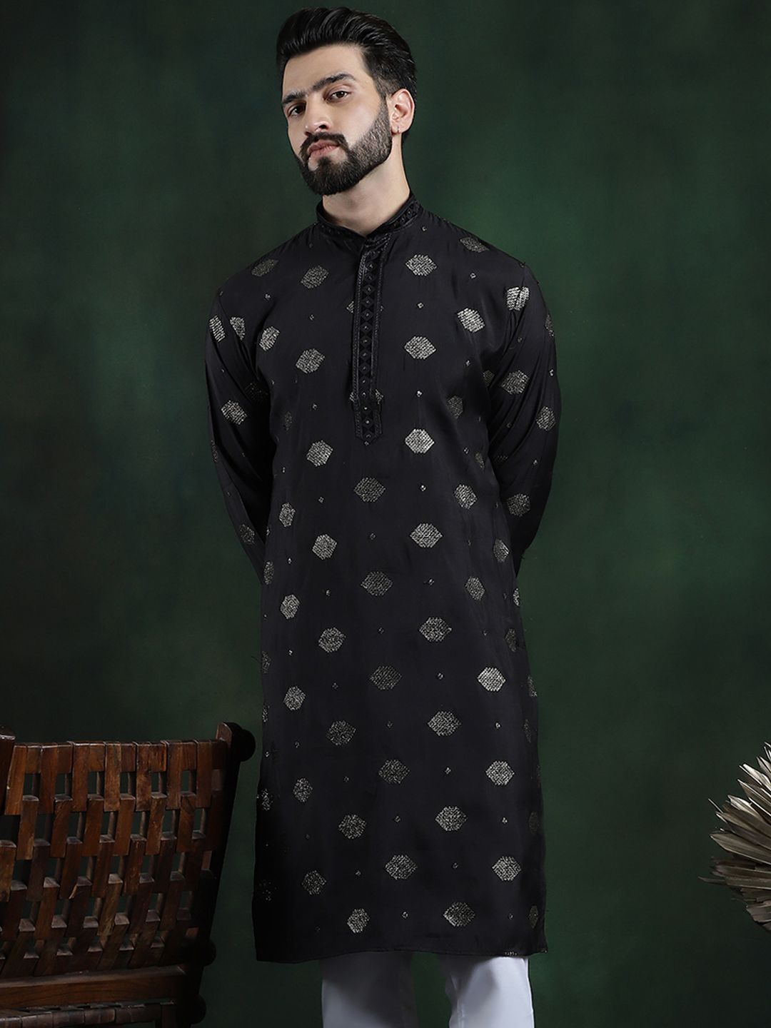SOJANYA Ethnic Motifs Embroidered Mandarin Collar Sequinned Straight Kurta
