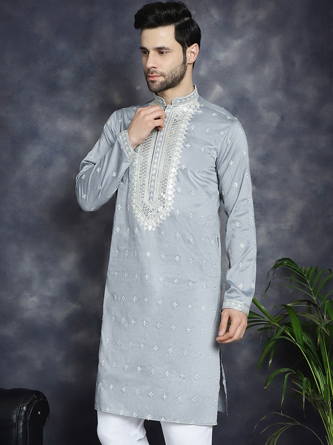 Jompers Mandarin Collar Embroidered Thread Work Kurta