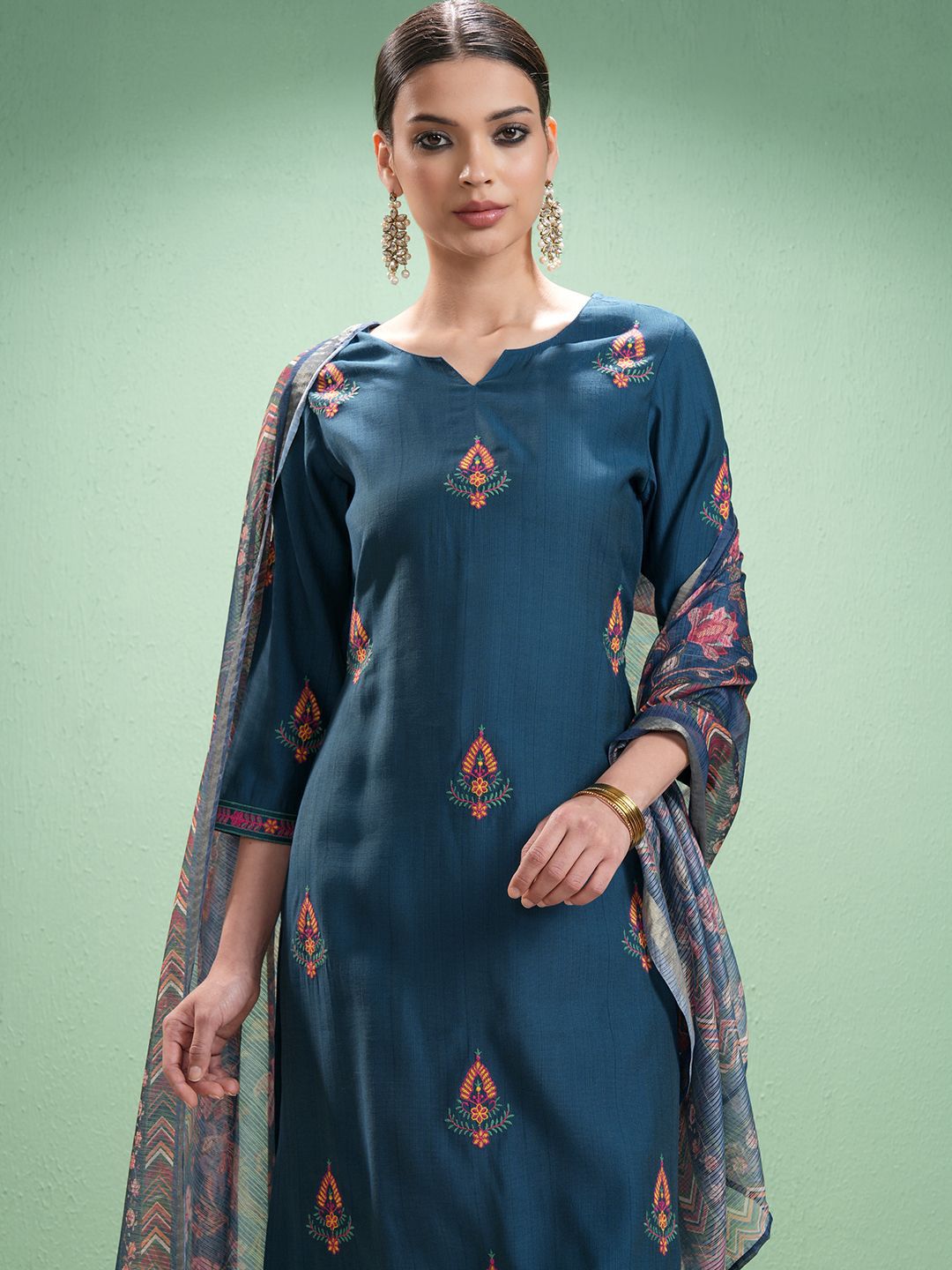 Vishudh Women Floral Embroidered Regular Thread Work Kurta with Trousers & With Dupatta