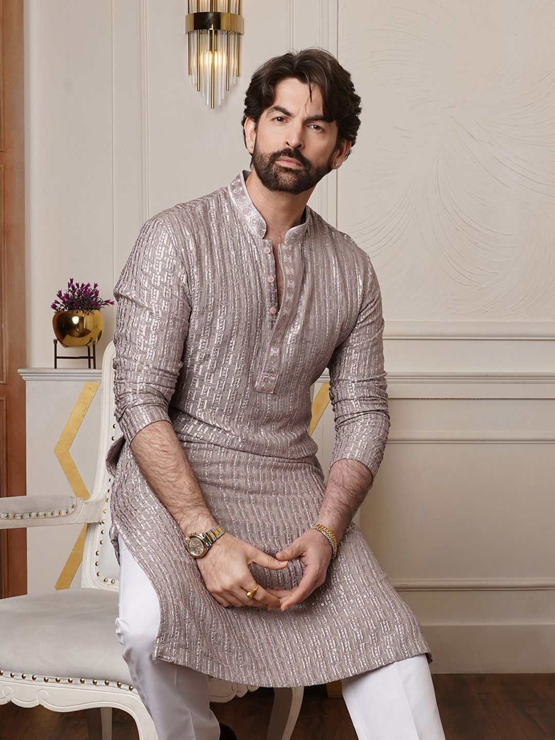 SOJANYA Men Embroidered Thread Work Kurta
