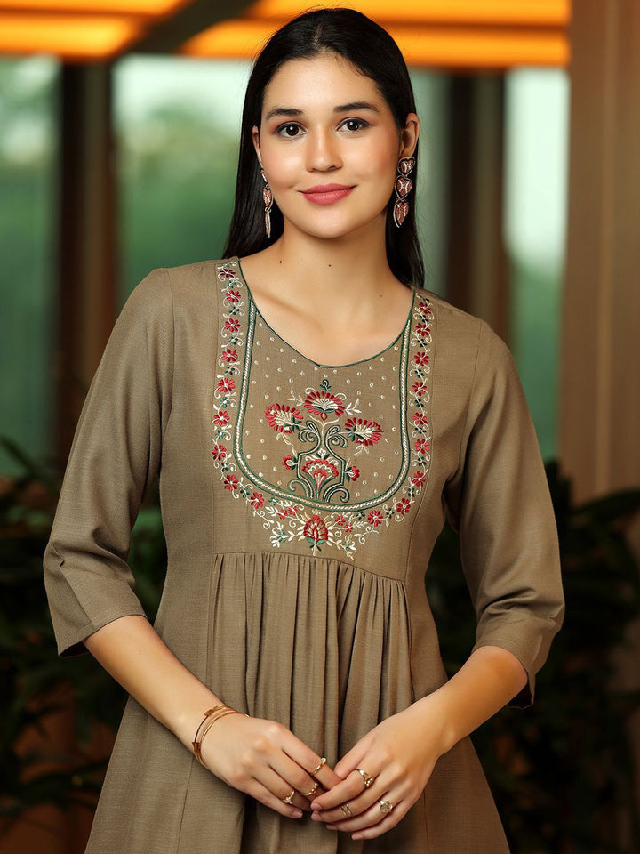 Libas Floral Yoke Design Thread Work Thread Work Pleated Kurti