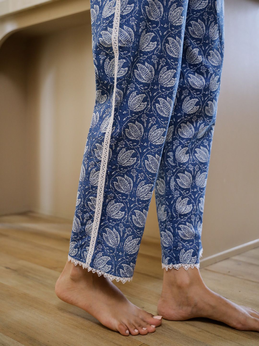 SANSKRUTIHOMES Floral Printed Lapel Collar Pure Cotton Night Suit