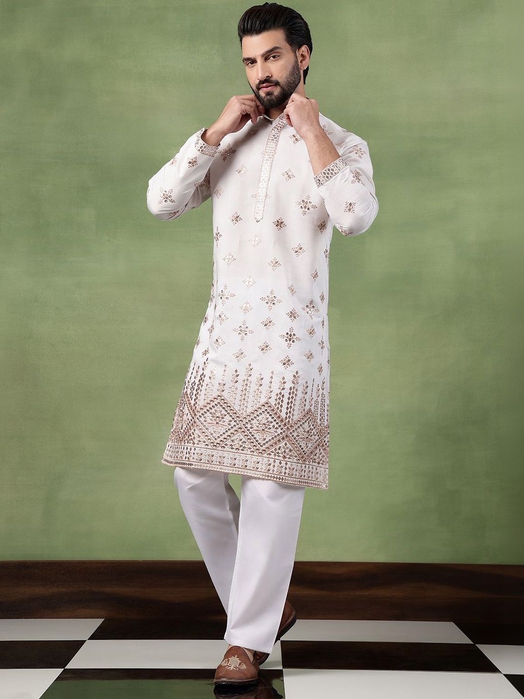 SOJANYA Men Bandhani Embroidered Mirror Work Kurta