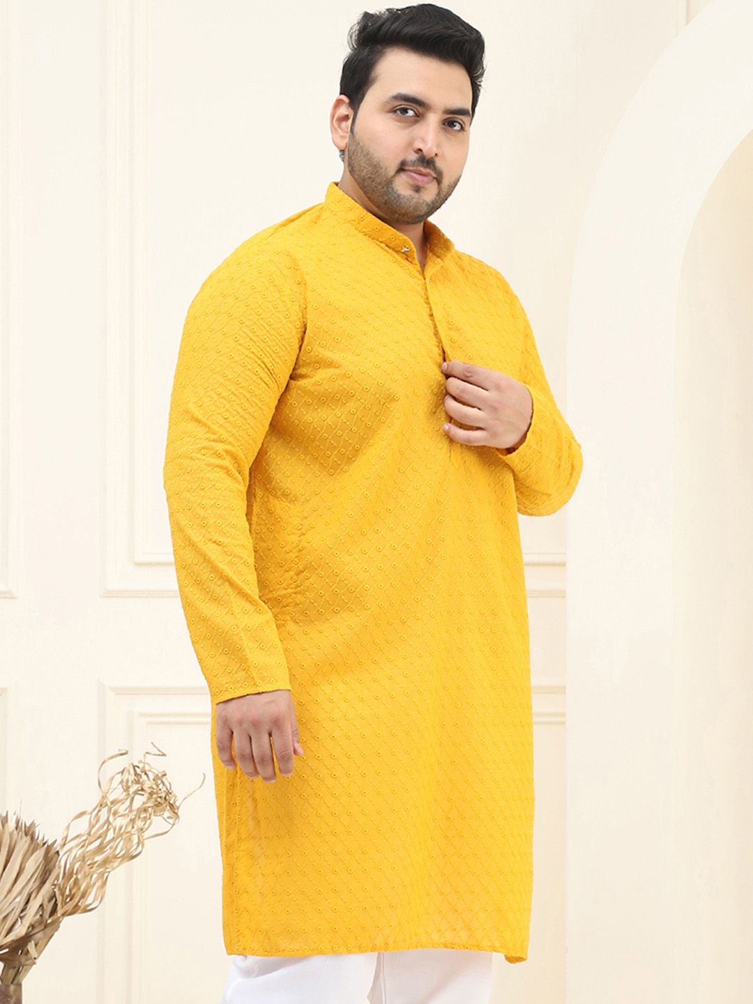 SOJANYA PLUS Floral Embroidered Mandarin Collar Pure Cotton Straight Kurta