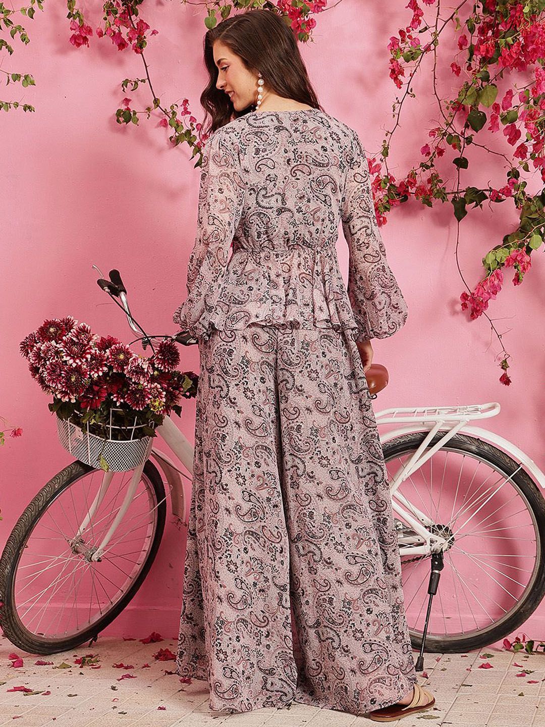 Quiero Meher Bercetak atas V-Neck dengan Palazzos Co-Ords
