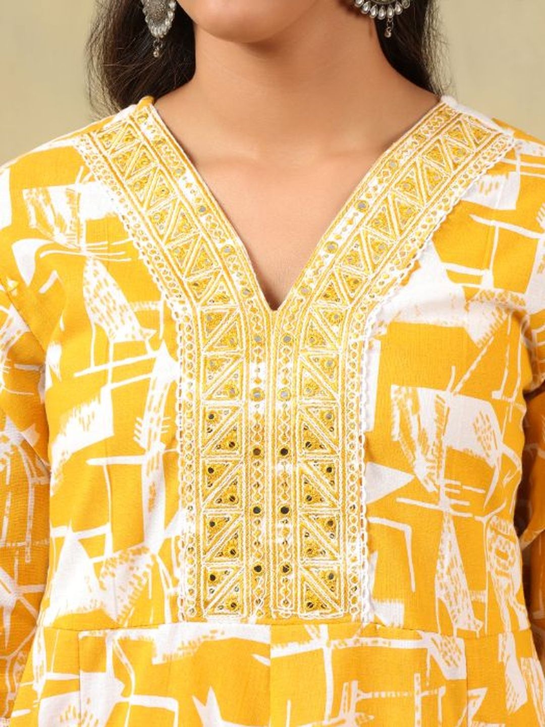Mamicha Women Printed Regular Thread Work Pure Cotton Kurta with Trousers & With Dupatta