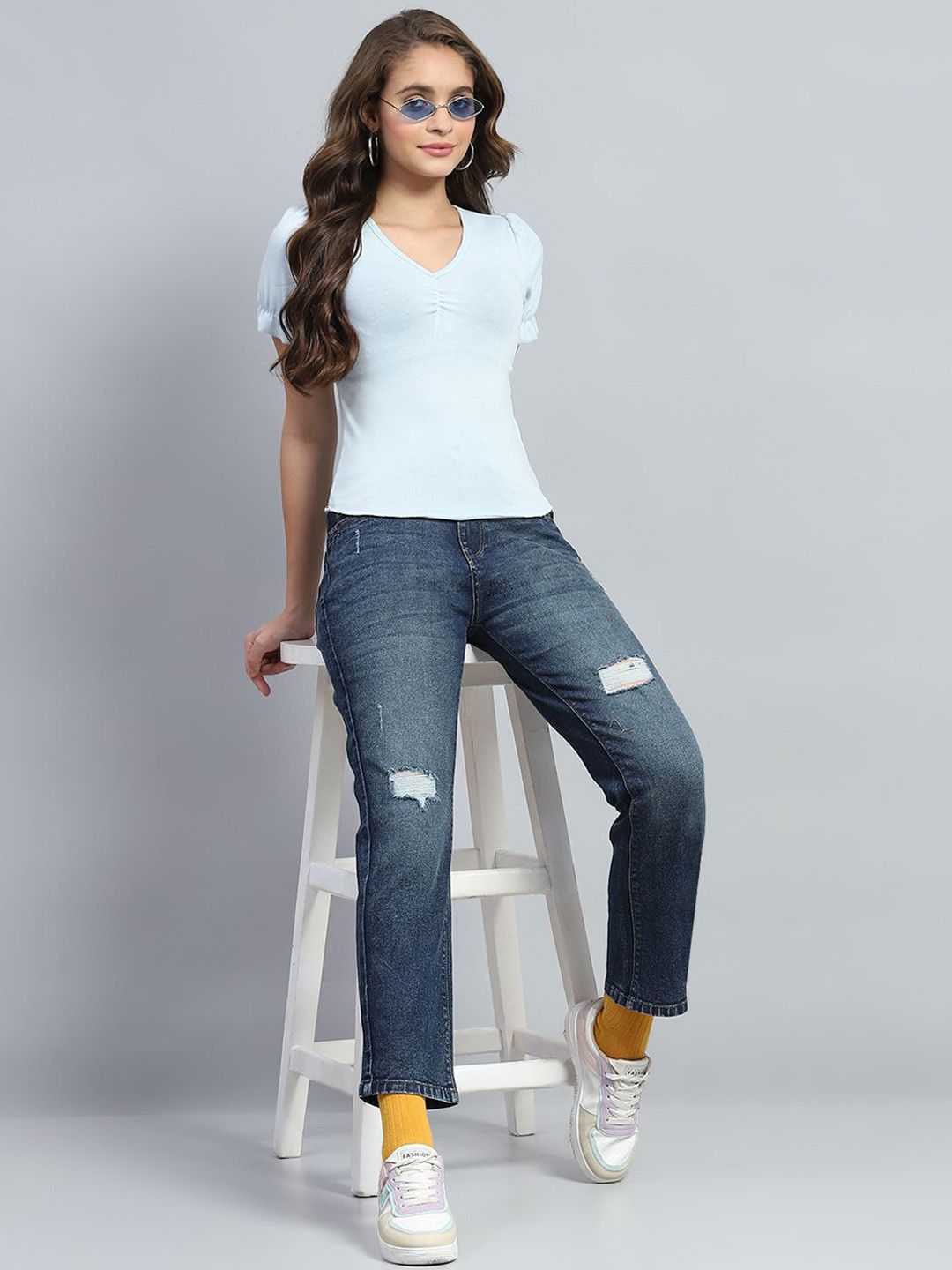 Monte Carlo Women Cotton Straight Fit Mildly Distressed Heavy Fade Jeans