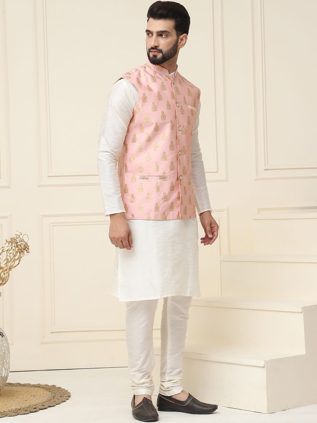 SOJANYA Mandarin Collar Silk Cotton Straight Kurta dengan jaket Churidar & Nehru