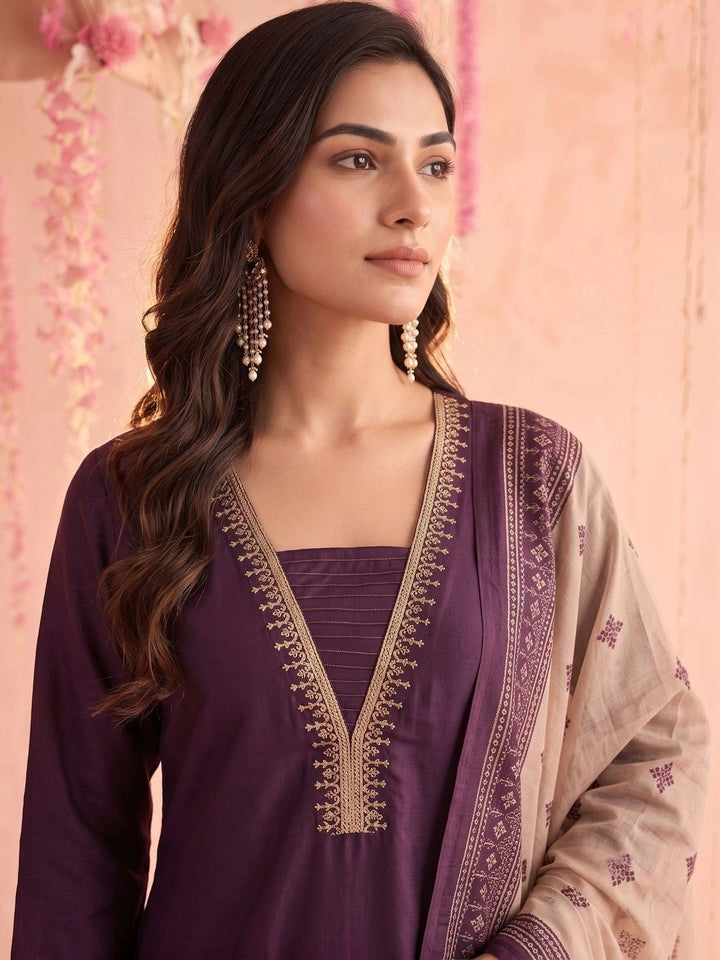 Mamicha Women Ethnic Motifs Embroidered Regular Thread Work Kurta with Trousers & With Dupatta