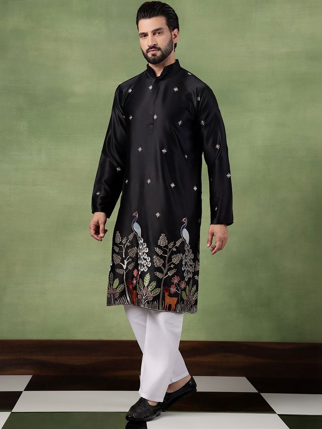 SOJANYA Men Floral Embroidered Thread Work Kurta