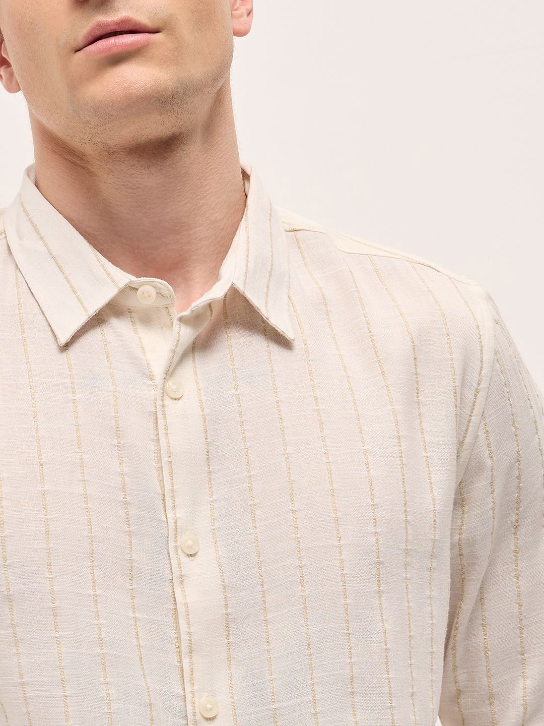 THE BEAR HOUSE Men Slim Fit Spread Collar Vertical Striped Casual Shirt