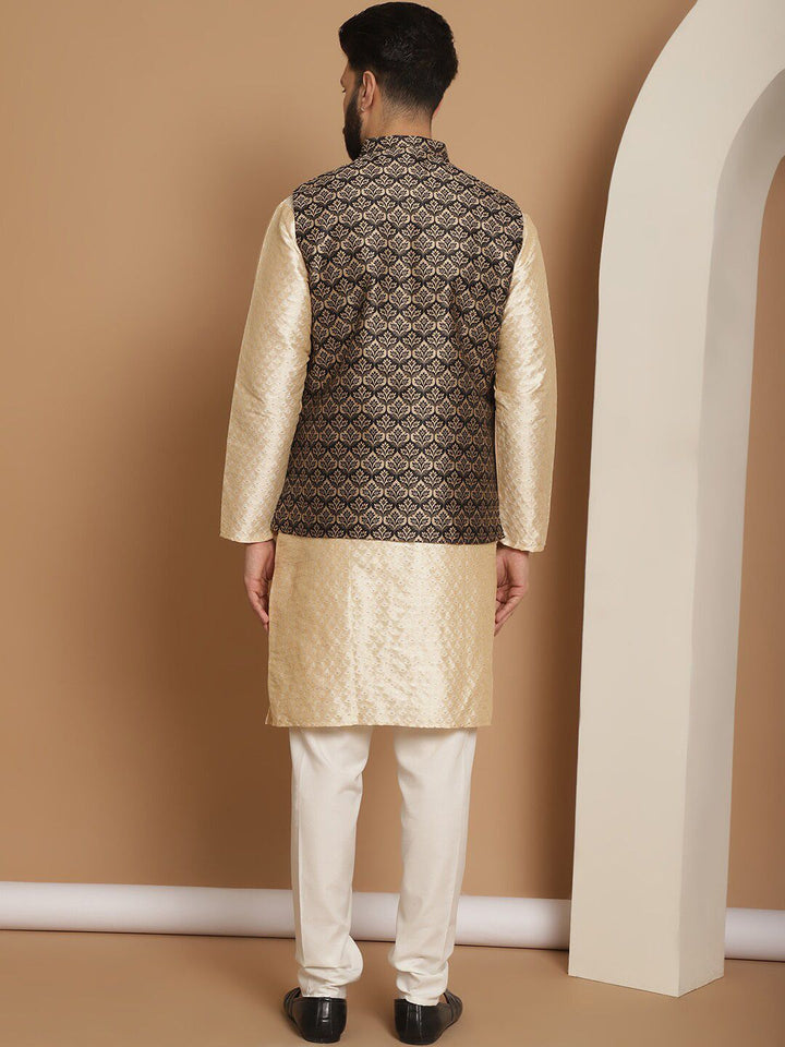 Motif Etnik Anouk Cetak Kurta Lurus Kolar Mandarin & Churidar Dengan Jaket Nehru