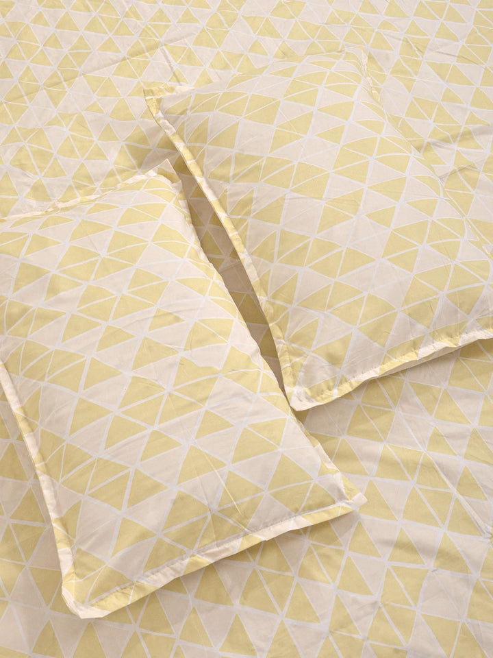 KLOTTHE Yellow Geometric 300 TC King Bedsheet with 2 Pillow Covers