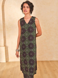 Global Desi Floral Printed V-Neck Kurta With Trousers