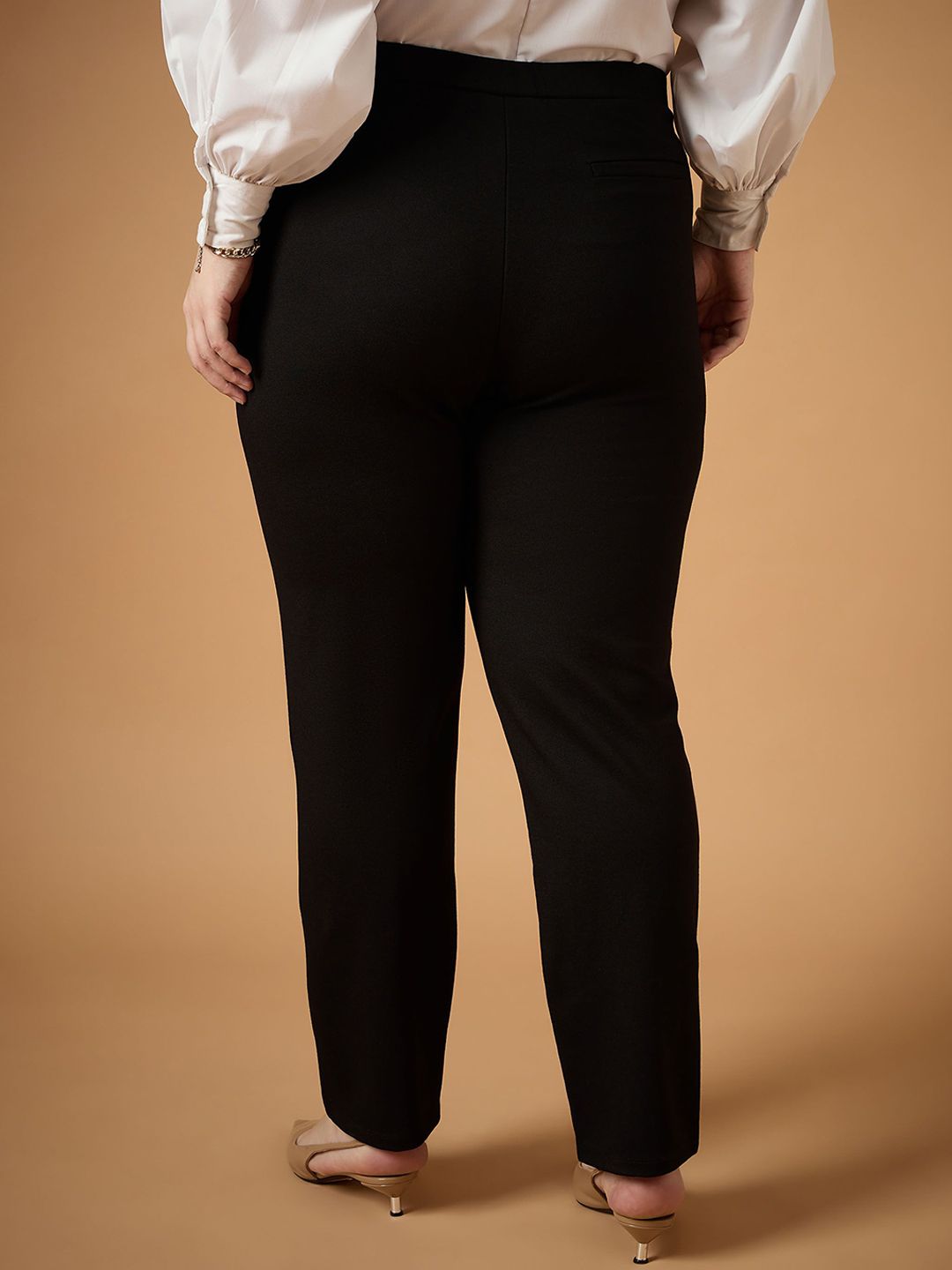 SASSAFRAS Curve Women Comfort Slim Fit High-Rise Trousers