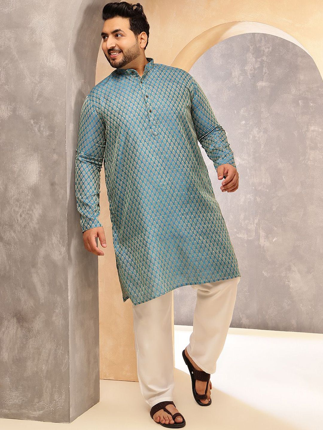 SOJANYA PLUS Floral Woven Design Mandarin Collar  Jacquard Silk Kurta With Pyjamas