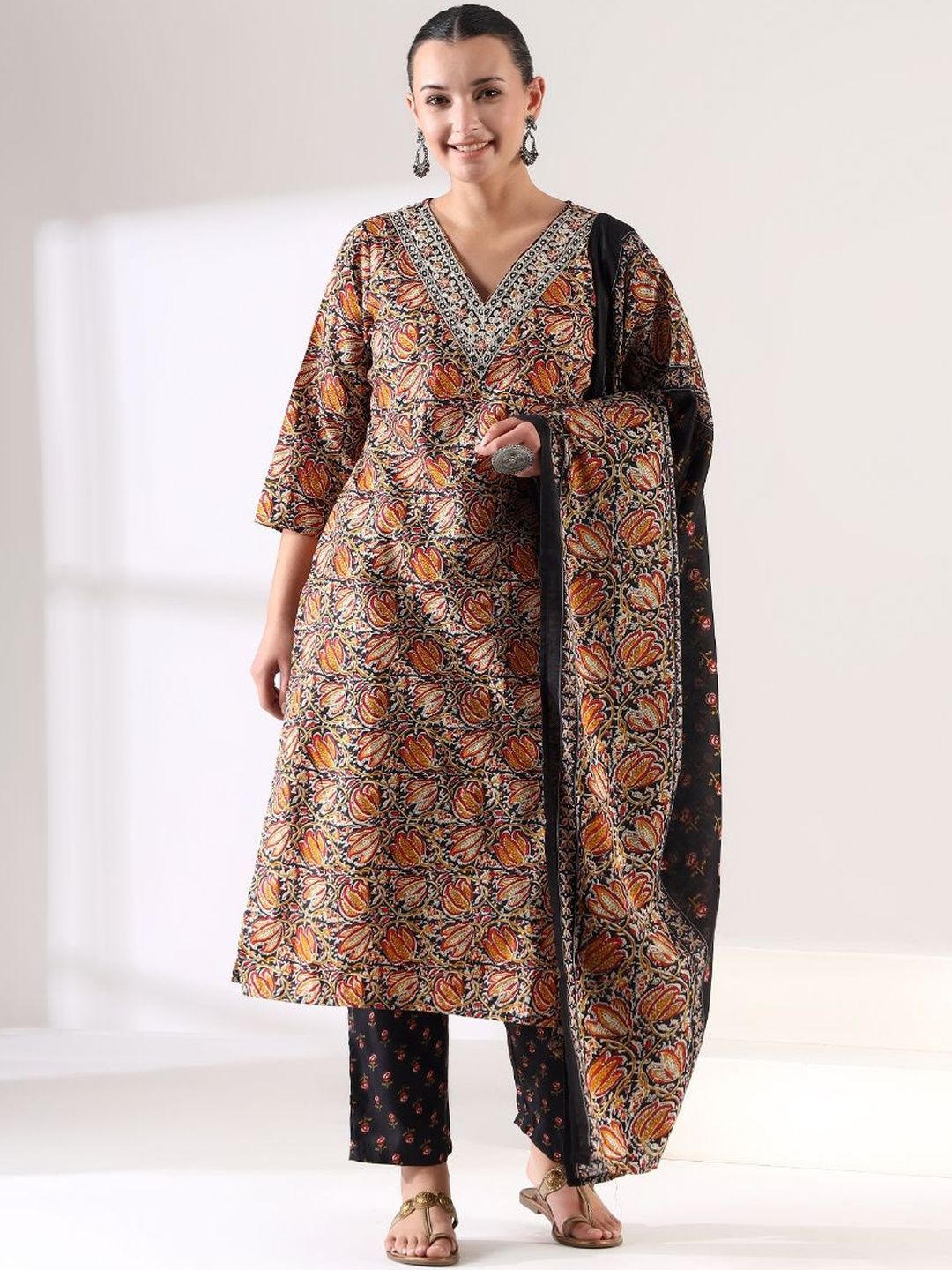 Motif Etnik Wanita Mamicha Bercetak Benang Biasa Kurta Kerja dengan Seluar & Dengan Dupatta