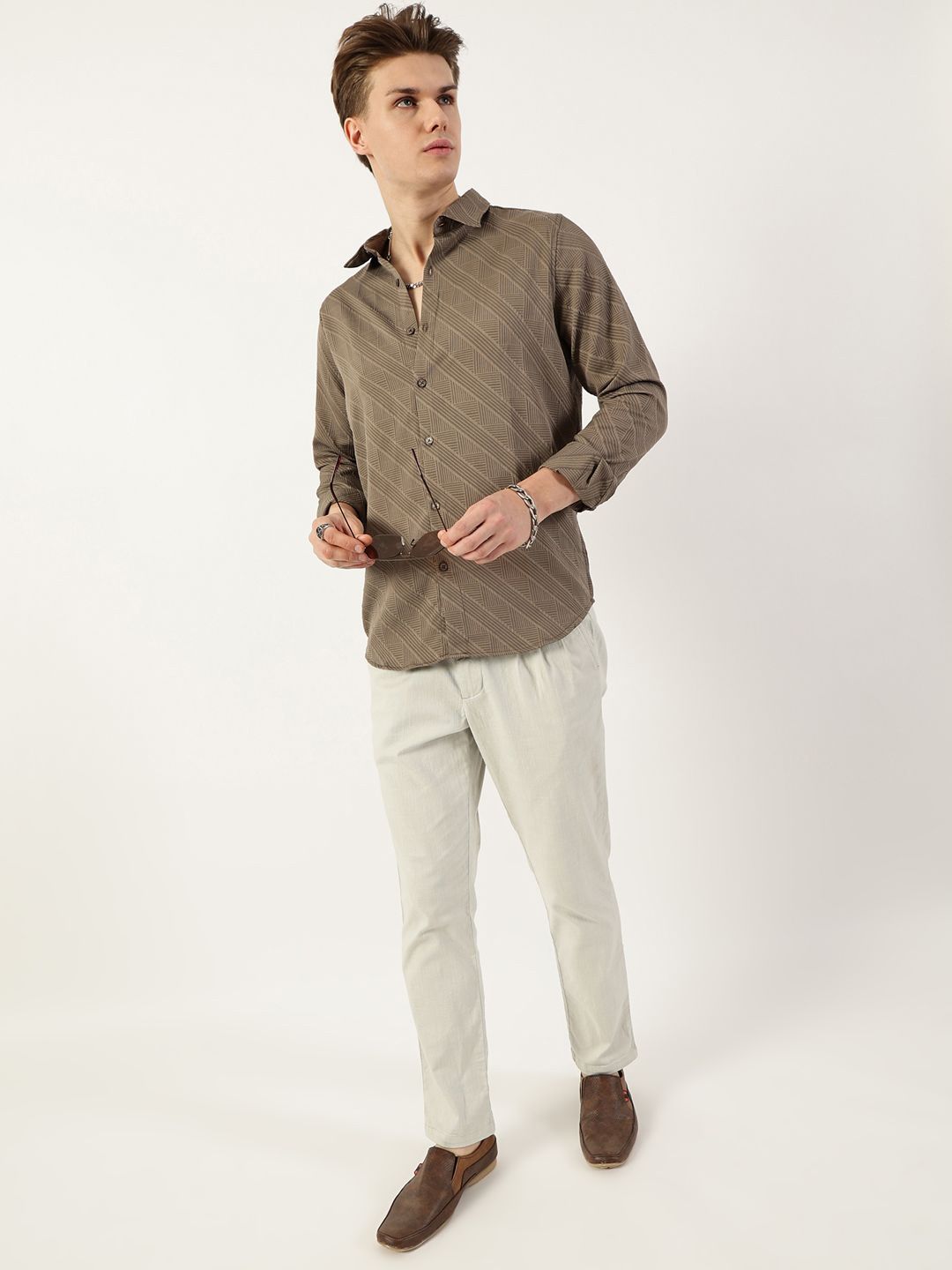 Thomas Scott Men Premium Spread Collar Textured Solid Slim Fit Casual Shirt