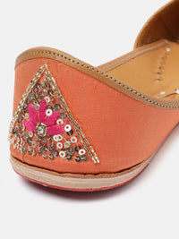 House of Pataudi Embroidered Detailed Mojaris