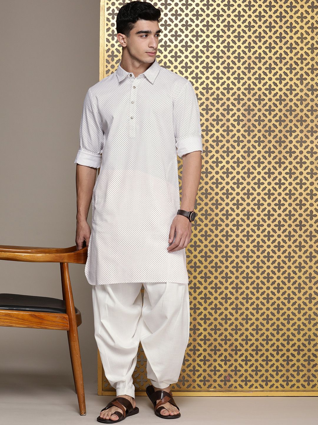 House of Pataudi Checked Regular Jashn Kurta with Pathani Salwar