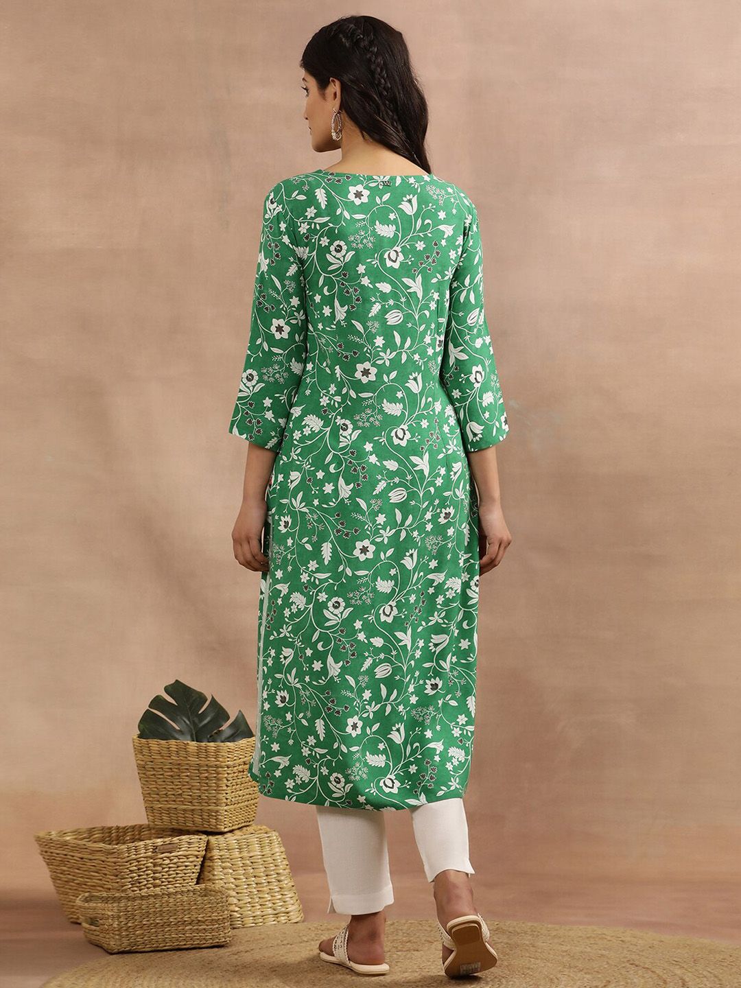 W Floral Printed V-Neck Straight Kurta