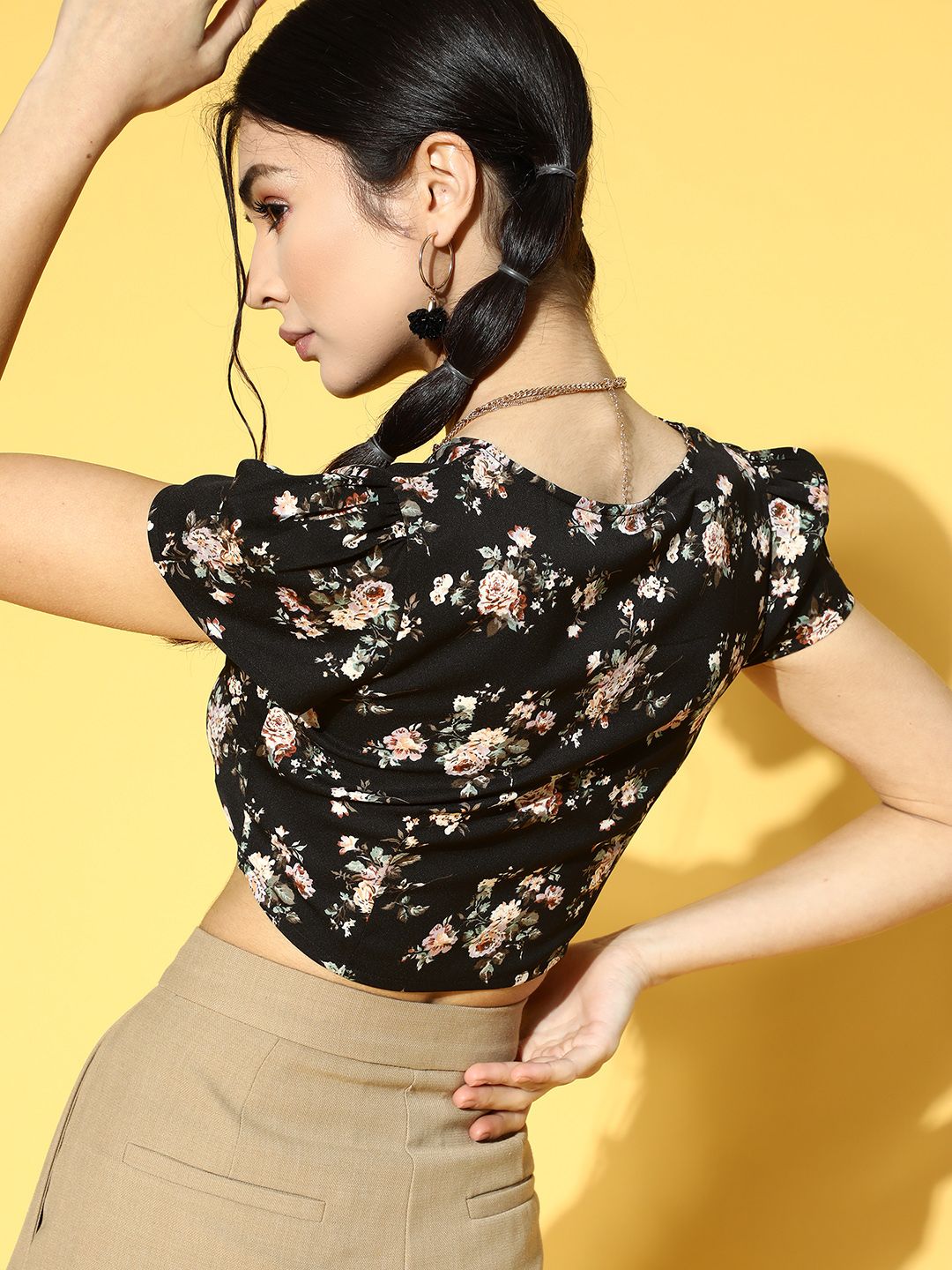 Berrylush Women Stylish Black Floral Cropped Top