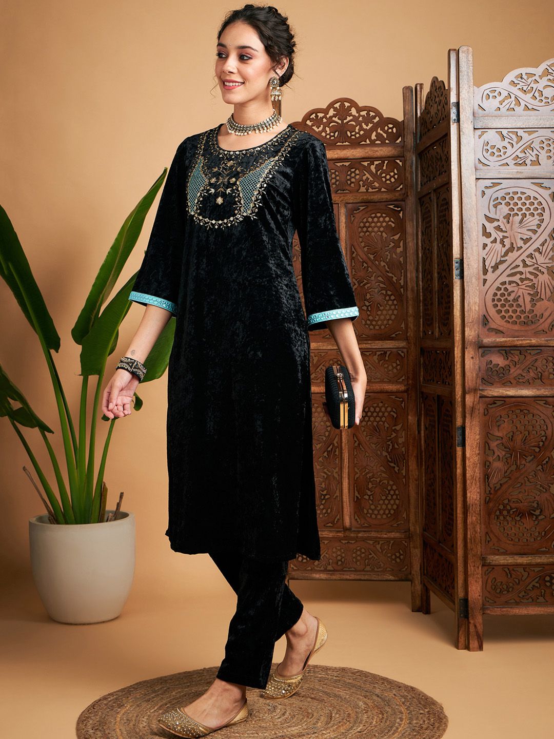 Shae by SASSAFRAS Black Ethnic Motifs Embroidered Zari Straight Velvet Kurta