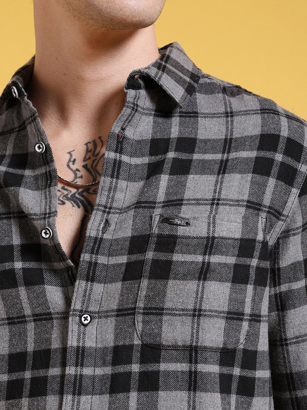 The Indian Garage Co Men Grey Slim Fit Checked Casual Shirt