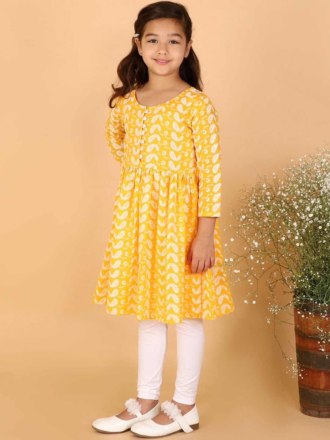 VASTRAMAY Girls Orange Chikankari Cotton Kurta & Leggings