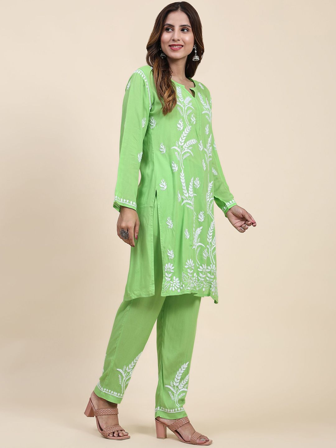 HOUSE OF KARI Floral Embroidered Chikankari Pure Cotton Straight Kurta With Trousers