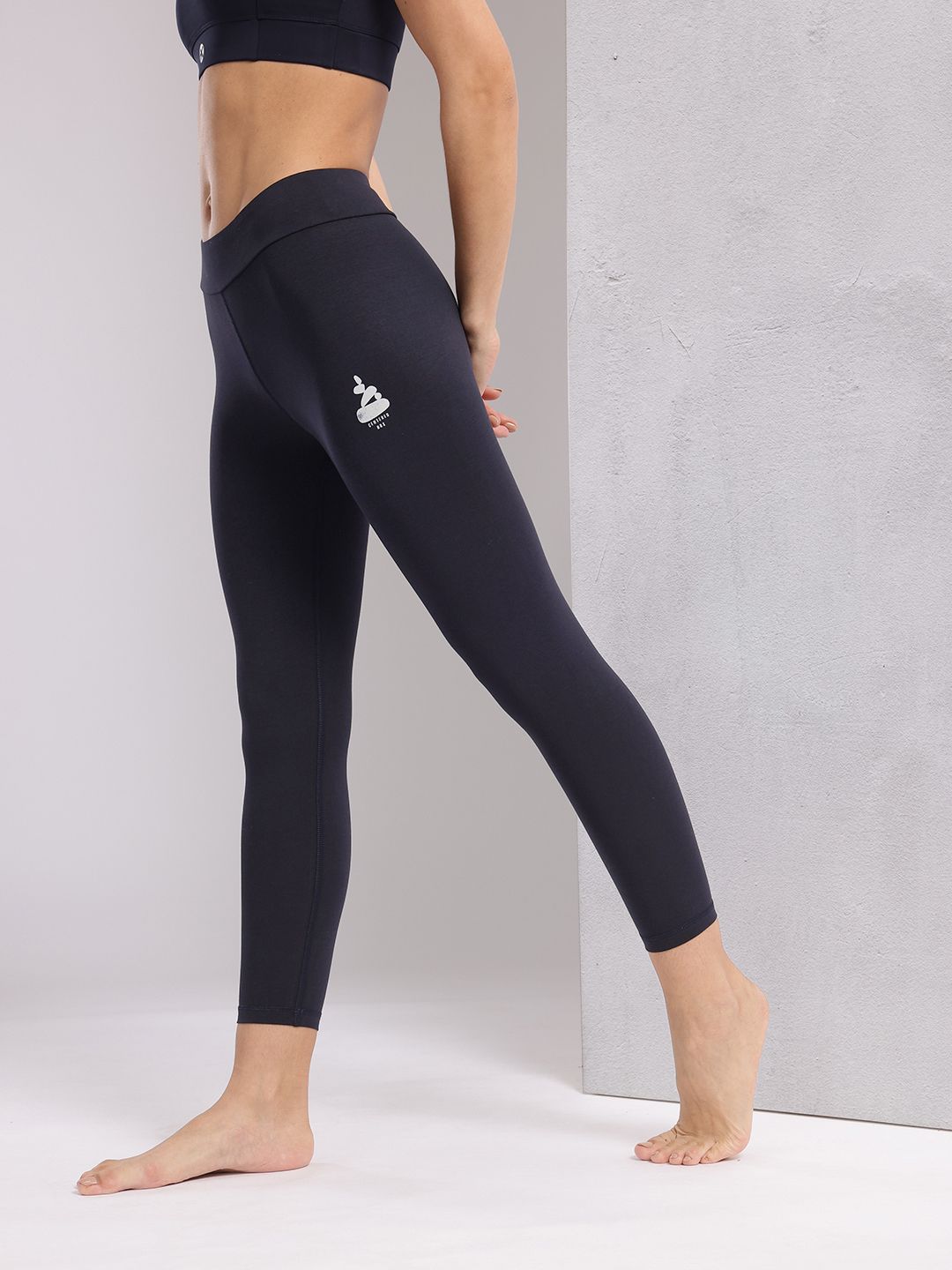 HRX by Hrithik Roshan Women Connect Story Cropped Yoga Tights