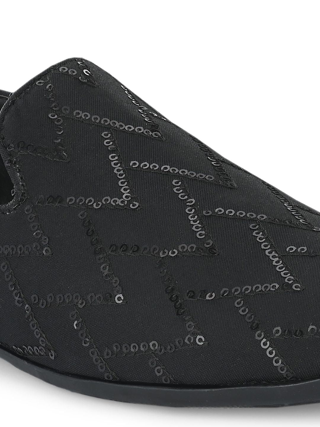 House of Pataudi Men Embellished Lightweight Mojaris