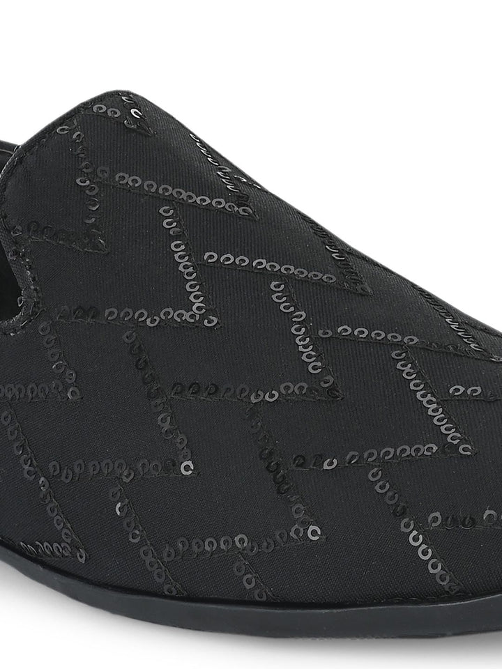 House of Pataudi Men Embellished Lightweight Mojaris