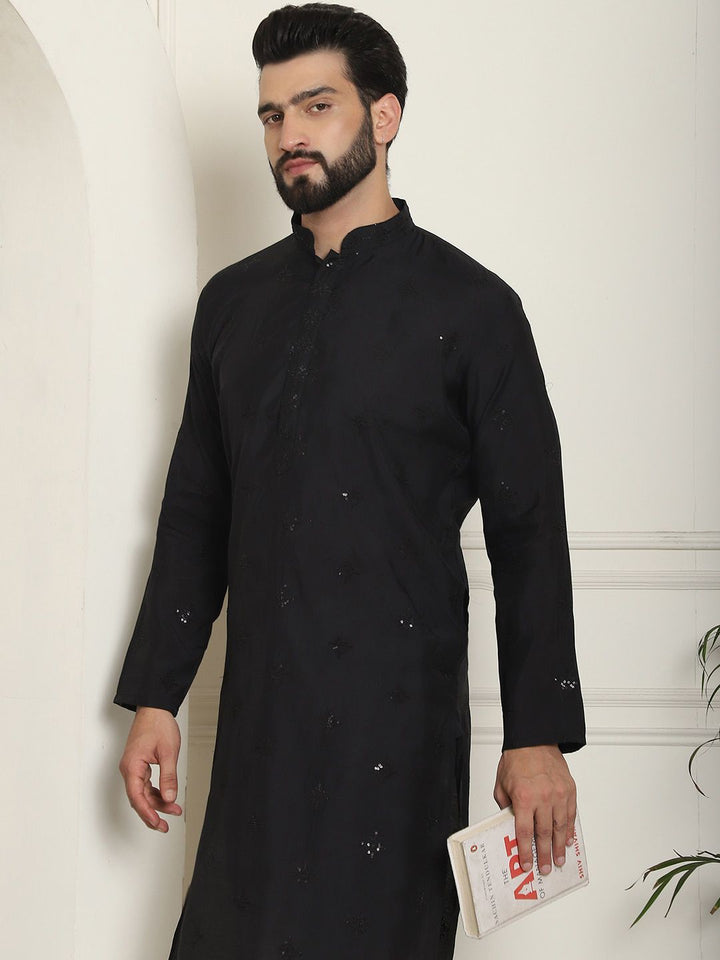 SOJANYA Kurta Lurus Sutera Berhias Bunga Labuci Mandarin