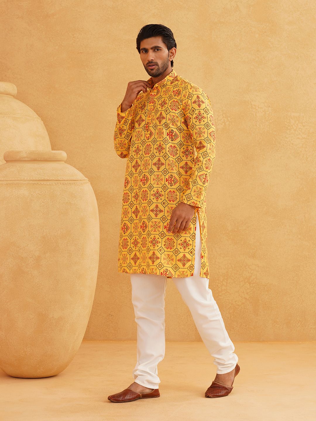 SOJANYA Ethnic Motifs Printed Mandarin Collar Kurta With Pyjama