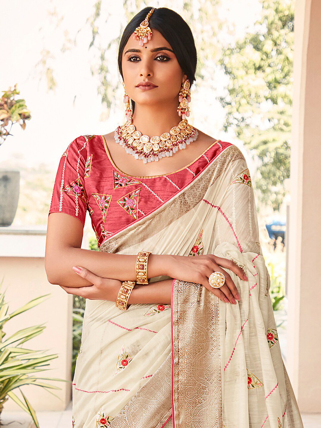 Saree mall Floral Embroidered Sequin Embellished Zari Saree