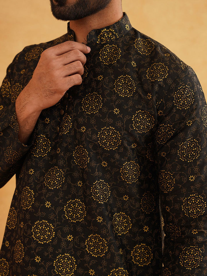 SOJANYA Floral Printed Kolar Mandarin Lengan Panjang Kurta Lurus