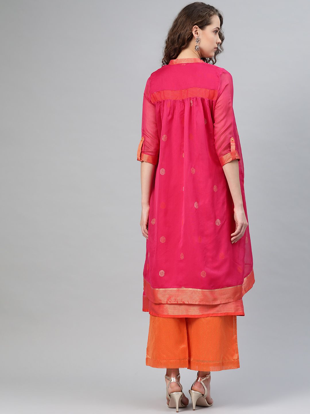 W Women Pink &amp; Orange Printed Kurta Lurus Berlapis dengan Seluar