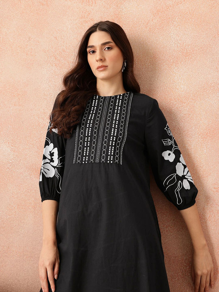 all about you Yoke Design Regular Thread Work Pure Cotton Kurta & Trousers
