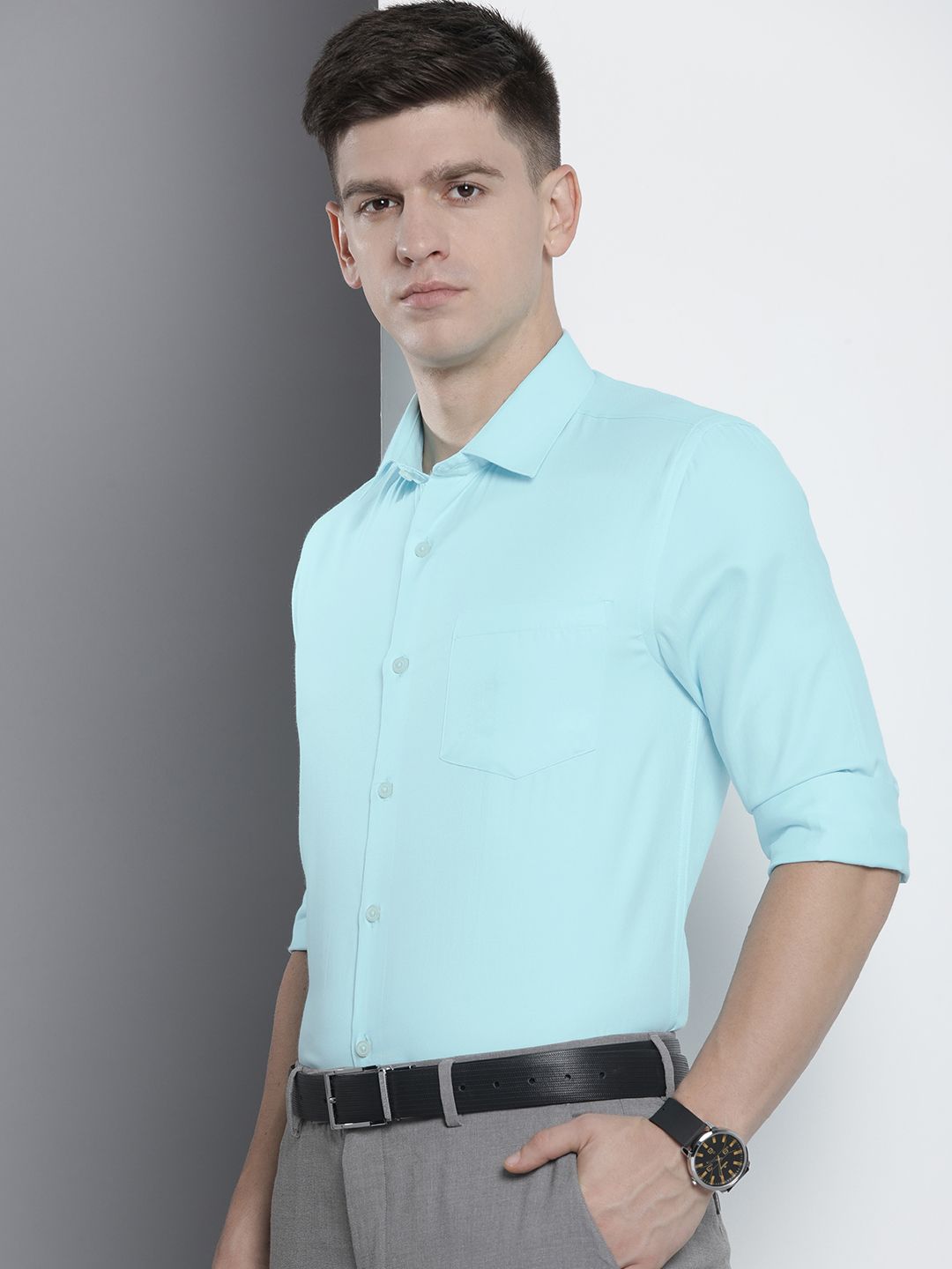 The Indian Garage Co. X Luxe Men Solid Slim Fit Opaque Formal Shirt