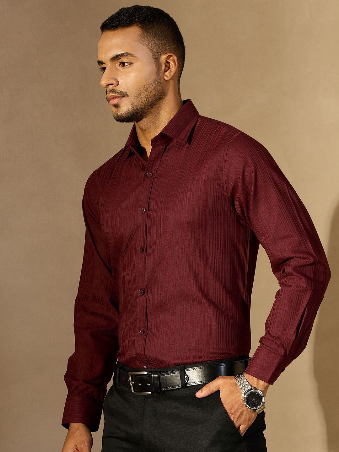 DENNISON Men Striped Textured Spread Collar Long Slevees Smart Formal Shirt