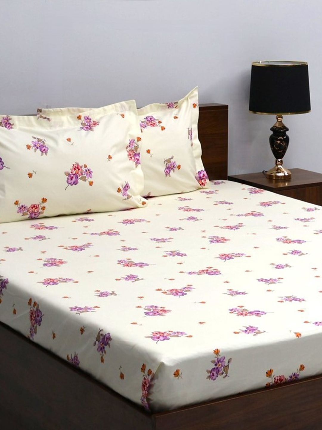 BOMBAY DYEING Red & White Floral 164 TC Pure Cotton Queen Bedsheet With 2 Pillow Covers
