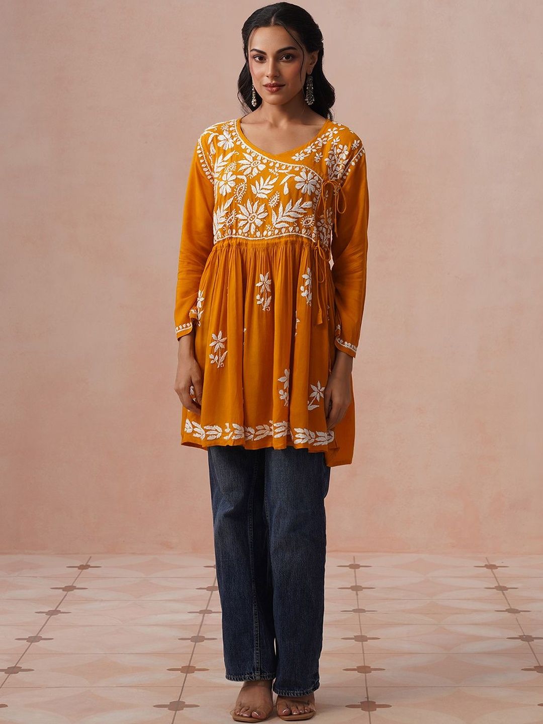 House of Chikankari Women Floral Embroidered Chikankari Kurta