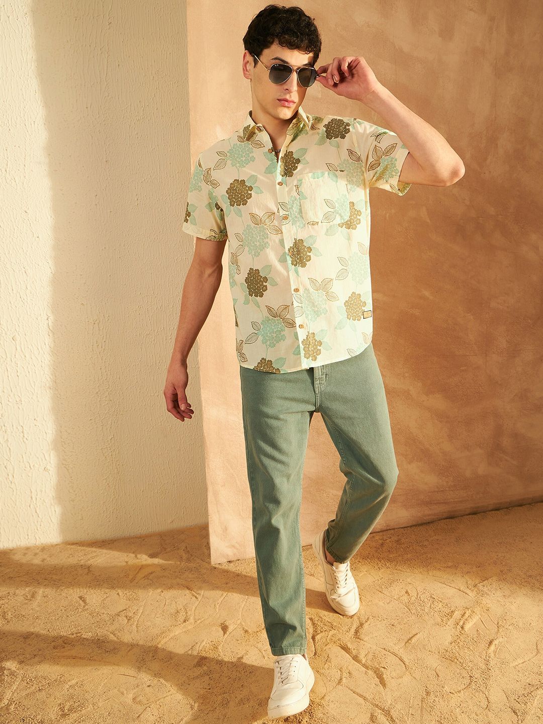 DENNISON Smart Floral Printed Spread Collar Short Sleeves Cotton Lightweight Shirt
