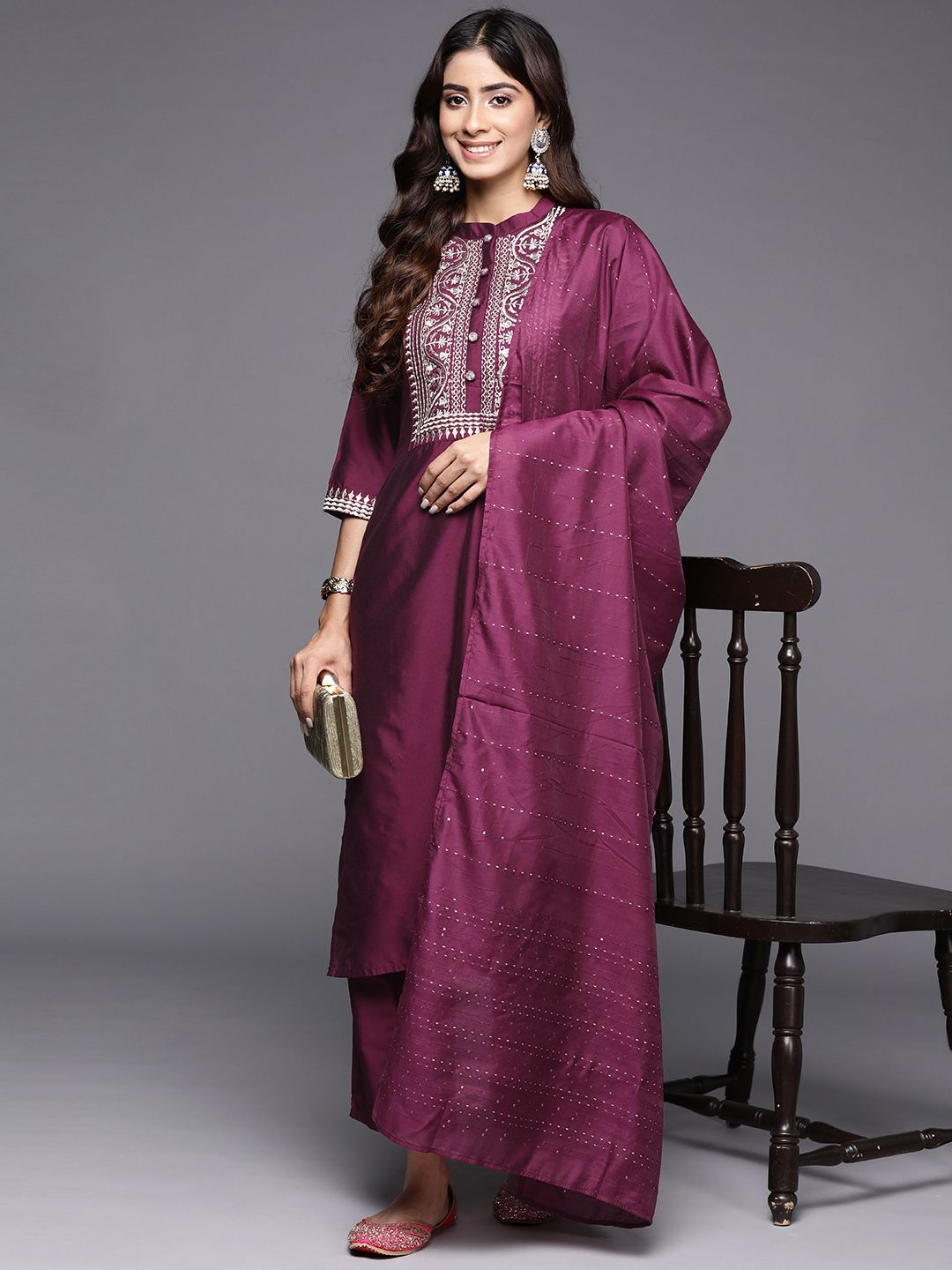 Gerua oleh Libas Wanita Motif Etnik Bersulam Kurta biasa dengan seluar dengan Dupatta