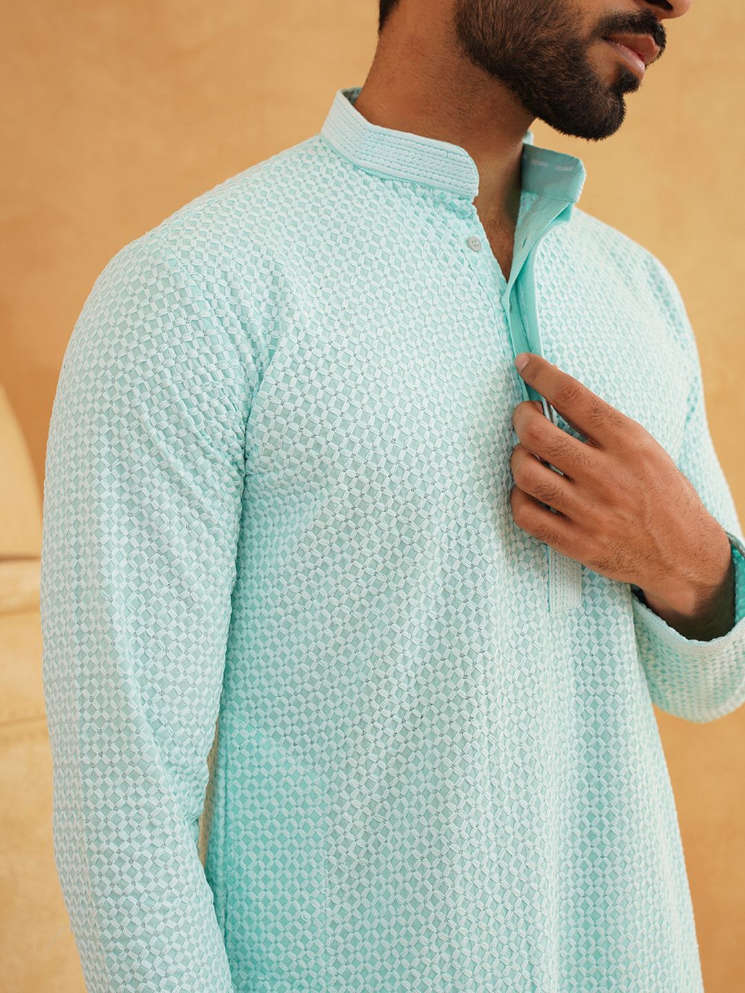 SOJANYA Benang Sulam Geometrik Berfungsi Kurta Kapas Tulen dengan Churidar