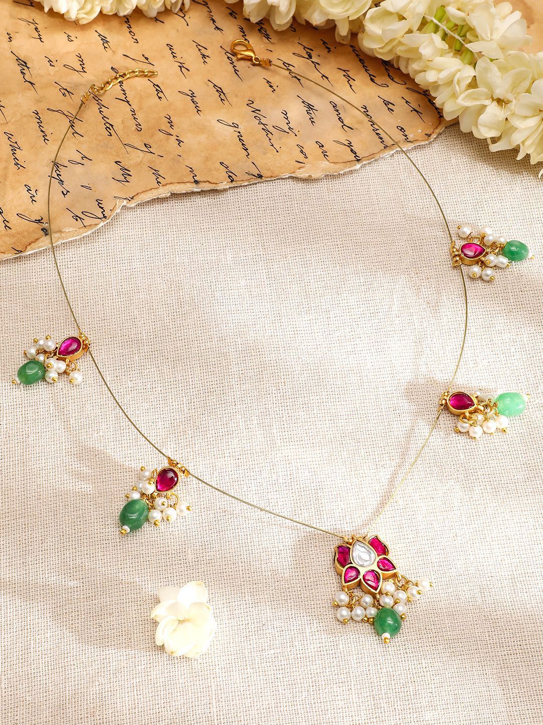 Rubans 18K berlapis emas Ruby Pink & Emerald Green Kundan Kalung yang disemat dengan aksen mutiara